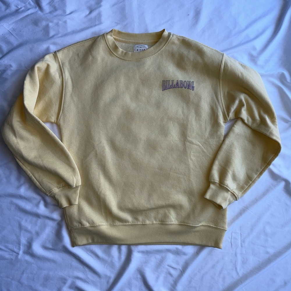 NWOT Billabong Women’s Yellow Sweater